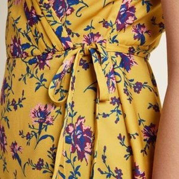 Modcloth Top Women's Size Small Yellow Chic Sophistication Floral Sleeveless Top - Picture 3 of 12